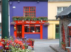 Case colorate a Kinsale in Irlanda