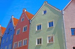 Case colorate lungo una via di Fussen, in Germania - © Alexandra Lande / Shutterstock.com