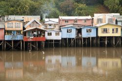 Case a palafitte a Castro, isola di Chiloe in CIle - © Tomas Skopal / Shutterstock.com