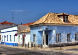 Le case tipiche di Castro Marim. Archi dalle mille tonalità, terrazze e camini traforati riflettono la tipicità dell'architettura dell'Algarve rendendo Castro Marim uno ...