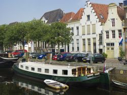 Case tipiche e canale con barche in centro a Zwolle, regione di  Overijssel (Olanda ) - © hans engbers / Shutterstock.com 