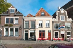Case tipiche olandesi a Zwolle , siamo nella regione di Overijssel  nel nord dei Paesi Bassi - © hans engbers / Shutterstock.com