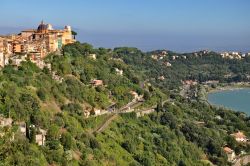 Castel Gandolfo e il Lago Albano nel Lazio