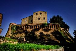 Castelfalfi di notte cielo stellato