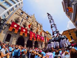 Un Castell, ovvero la torre umana che si può vedere in Catalogna durante le principali sagre e manifestazioni di paese nella regione della Spagna. Qui ci troviamo a Terrassa, che rimane ...