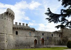 Il Castello Orsini Colonna ad Avezzano in Abruzzo - © Livioandronico2013 - CC BY-SA 4.0 - Wikimedia Commons.