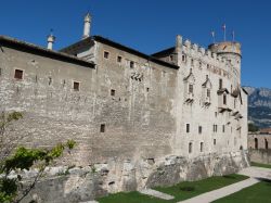 Castello Buonconsiglio, Trento - Considerato il più grande e importante complesso monumentale del Trentino Alto Adige, il castello Buonconsiglio fu luogo di residenza dei vescovi di Trento ...