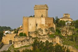 Alarcón sorge nei pressi di Cuenca, nella regione spagnola di Castiglia-La Mancia. Il Complesso Storico Artistico ha un castello con un maschio imponente, che ai tempi della Reconquista ...