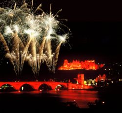 Castello di Heidelberg illuminato dai fuochi d'artificio - ©German National Tourist Board