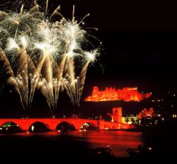 Castello di Heidelberg illuminato dai fuochi ...