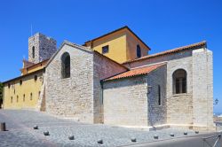 Cattedrale Notre-Dame de l'Immaculée Conception di Antibes, Francia - Questa bella struttura religiosa del borgo francese racchiude in sè tracce di rinascimento e di epoca ...