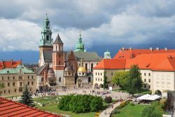 Cattedrale San Venceslao sulla collina del Wawel a Cracovia, la quarta città della Polonia, per numero di abitanti - © Estea / Shutterstock.com