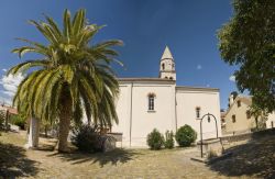 La Chiesa di Santa Anastasia, costruita nel 1761 sopra le rovine dell'antica cattedrale di Biograd na Moru, presenta splendidi altari barocchi di cui uno realizzato in legno dorato - © ...