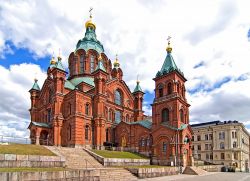 La Cattedrale Uspensky a Helsinki, la capitale della Finlandi. E' una chiesa cristiana ortodossa che si erge sulla penisola di Katajanokka, con vista panoramica sulla città - © ...