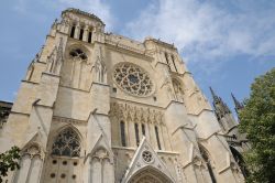 La Cattedrale di Bordeaux in Francia, la facciata gotica - © Pack-Shot / Shutterstock.com