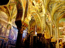 Il ricco interno della Cattedrale di Cordova ...