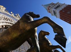 I Cavalli di San Marco ed il Campanile Venezia. ...