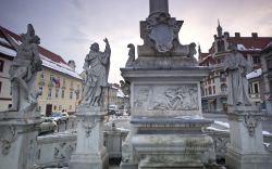 Il centro storico di Maribor, Slovenia - Adagiata sulle sponde del fiume Drava, la seconda maggiore città slovena è un grazioso centro urbano di 130 mila abitanti. Capoluogo della ...