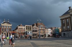 Il pittoresco centro di Groningen in Olanda, dalle caratteristiche case in muratura