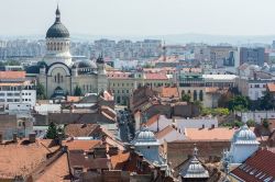 Panorama sul centro storico di Cluj Napoca, Romania - Con una storia e un patrimonio artistico decisamente ricchi alle spalle, in quanto luogo di incontri di diverse culture, religioni e lingue, ...