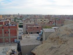Un'immagine delle abitazioni private del centro di Hurghada, in Egitto. Gli abitanti della città si occupano principalmente di tursimo - © JDDCoral / Shutterstock.com