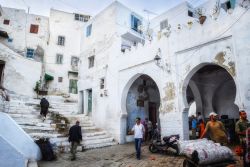 Fotografia di uno scorcio del centro storico di Tetouan in Marocco - © Boris Stroujko / Shutterstock.com 