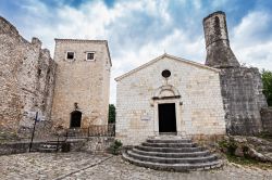 Centro storico di Ulcinj Montenegro, dalle splendidi architetture medievali - © saiko3p / Shutterstock.com