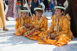 Cerimonia di Noviziato alla Botataung Paya di Yangon, Birmania.