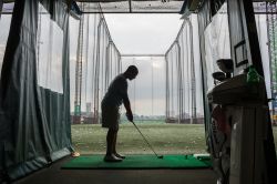 Chelsea Piers Golf a New York, Stati Uniti. La grande struttura indoor per gli appassionati di golf  a New York City - © stockelements / Shutterstock.com 