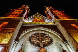 La facciata della chiesa cattolica di piazza Balcescu a Timisoara in Romania  - © Ioan Florin Cnejevici / Shutterstock.com