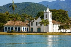 La Chiesa Coloniale del borgo di Paraty in Brasile ...