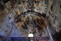 Interno della Chiesa di Lamaria, si trova sulla collina che domina i 4 villaggi di Usghuli, nello Svaneti in Georgia