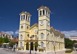 Chiesa Pantokrator in centro a Lixouri: ci troviamo nell'isola di Cefalonia in Grecia - © Panos Karas / Shutterstock.com