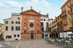 La chiesa medievale di San Clemente I, in piazza dei Signori, a Padova - © eFesenko / Shutterstock.com 