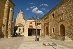 A un'ora di macchina da Cuenca, nella Comunità autonoma Spagnola della Castiglia-La Mancia, sorge il paesino caratteristico di San Clemente. Nella foto la Plaza de la Iglesia - © ...