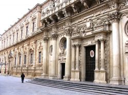 La Chiesa Santa Croce, vero  capolavoro barocco di Lecce - © Deborah McCague / Shutterstock.com