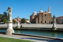 Lo spettacolo di Prato della Valle e della chiesa ...