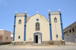 Chiesa di Santa Isabella a Sal Rei, il capoluogo di Boavista nell'arcipelago di Capo Verde - © ruigsantos / Shutterstock.com