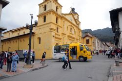 Chiesa nel centro di Bogotà, Colombia - Uno degli edifici religiosi ospitati nel barrio de La Candelaria, nel cuore storico della città. Architettura semplice e di impronta tipicamente ...