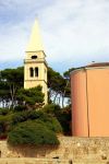 La chiesa di Sant' Antonio a Veli Losinj, Croazia - A dominare il centro storico di Veli Losinj  (o Lussingrande) è la chiesa di Sant'Antonio, con il campanile e la facciata ...