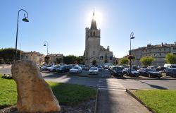 la Chiesa di Santa Marta, fotografata al mattino, a Tarascona in Provenza