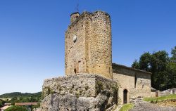 L'imponente chiesa di Vals, si trova nei dintorni di Mirepoix in Francia - © Tourisme de Mirepoix