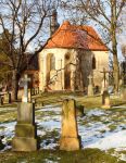 Chiesa e cimitero di San Nicola a Pilsen, in Repubblica Ceca - © AKletr / Shutterstock.com