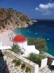 Chiesa e splendida spiaggia a Karpathos, nel ...