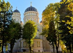 Chiesa ortodossa nel centro di Riga la capitale della Lettonia che s'affaccia sul Mar Baltico - © Sergei25 / Shutterstock.com