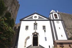 Chiesa sconsacrata trasformata in libreria a Obidos, Portogallo - Passeggiando per uno dei più bei borghi del Portogallo si possono ammirare imponenti porte d'accesso lungo le mura, ...
