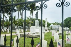 Cimitero di Key West, Florida - Curiosando in questo luogo di preghiera dove riposano gli abitanti di Key West non si può certo rimanere indifferenti a molti epitaffi incisi sulle lapidi. ...