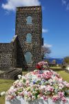 Il Cimitero dell'Isola di Sint Eustatius (Caraibi Olandesi) - A differenza della cultura occidentale che con la parola "cimitero" non solo identifica un luogo sacro dove riposano ...