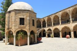 Bayuk Han, o Buyuk Han, è il più grande caravanserraglio di Cipro. Sito a Nicosia e considerato tra gli edifici più belli dell'isola, fu costruito dagli ottomani nel ...