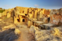 Le Tombe dei Re si trovano a nord ovest di Paphos, nella parte meridionale di Cipro. Nessun re, a dire il vero, vi è mai stato sepolto, ma si sono guadagnate questo nome per la loro imponenza. ...
